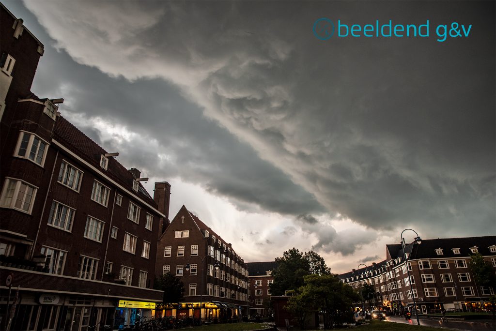 Windhoos boven Amsterdam