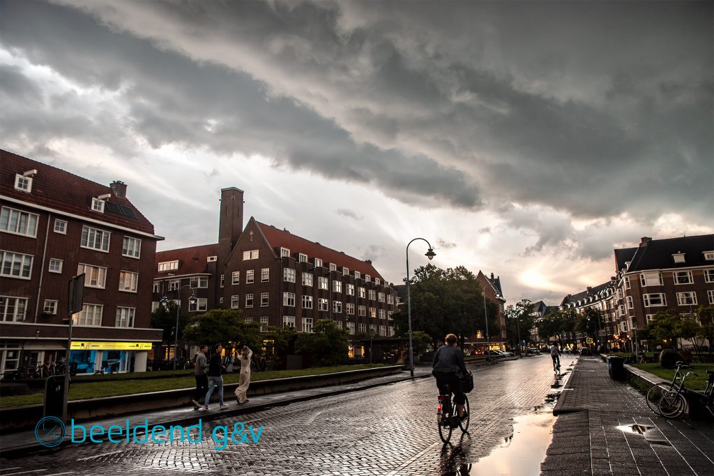Windhoos boven Amsterdam